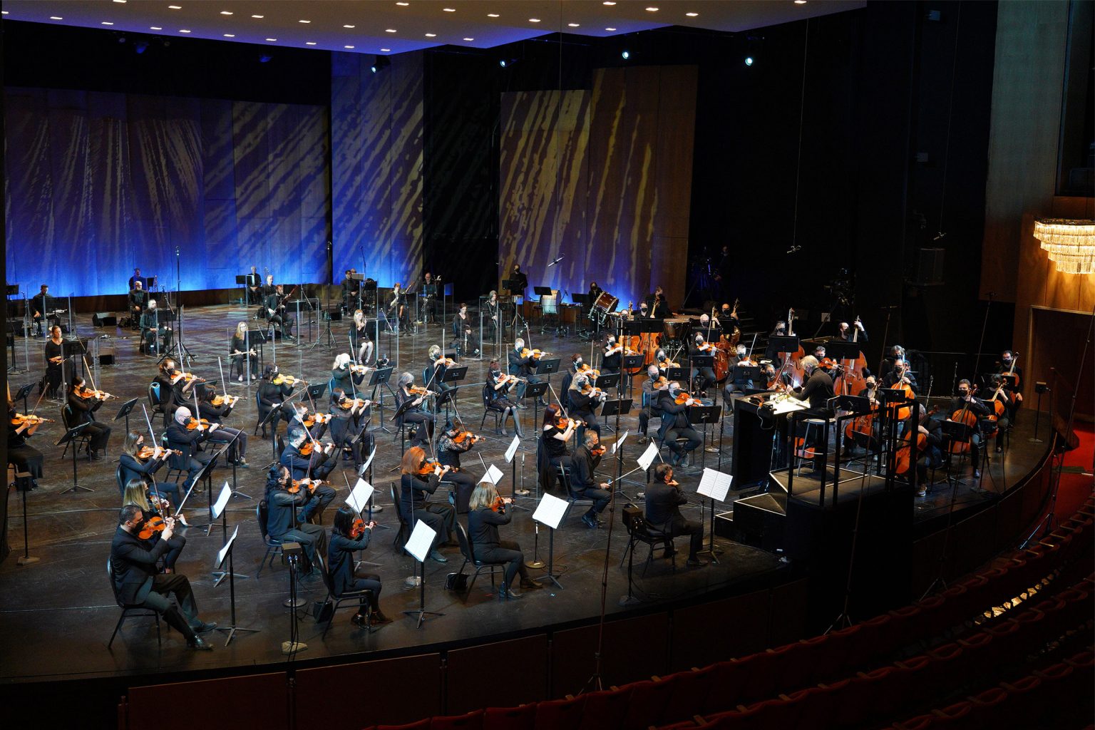 James Conlon conducts the LA Opera Orchestra in a rehearsal for Oedipus Rex Photo Credit Larry Ho