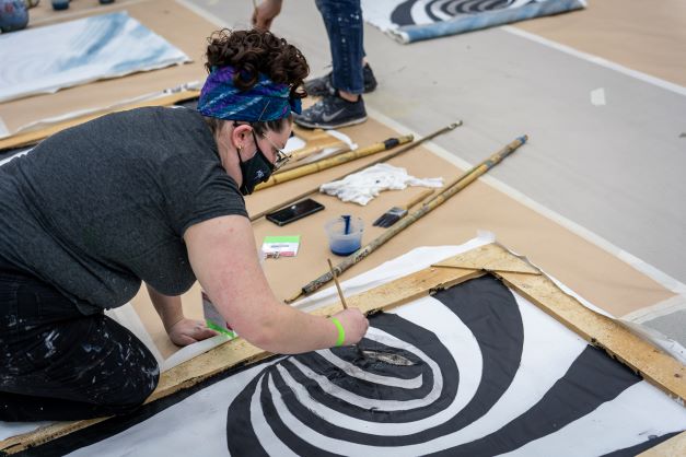 a person participating in a paint lab on the expo floor