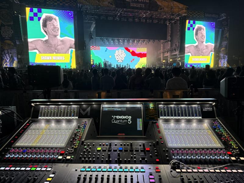 Shawn Mendes on stage at Lollapalooza India